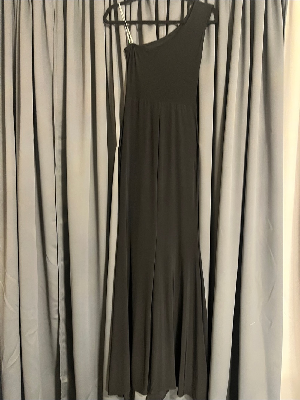 One-Shoulder Black Ruched Evening Dress - Picture 9 of 9